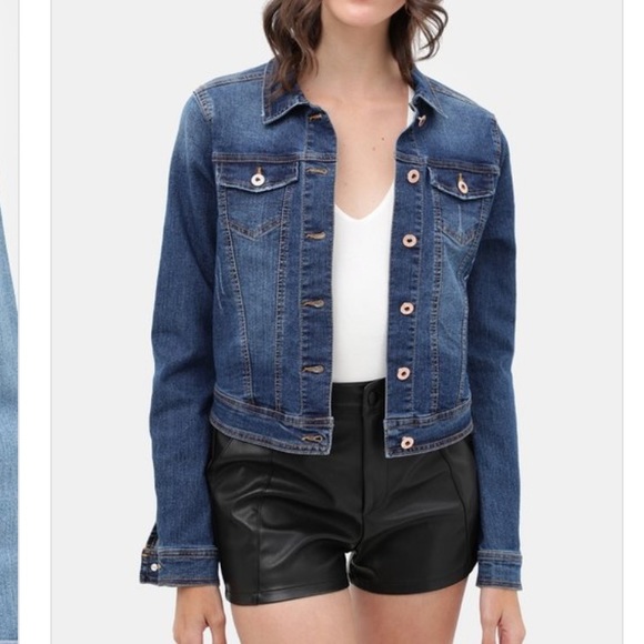 Jackets & Blazers - HP🎉✨DISTRESSED VINTAGE CROPPED DENIM JACKET✨